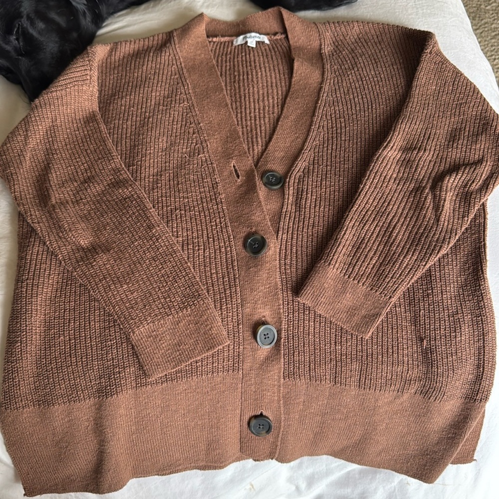 brown cardigan, tortoise shell buttons